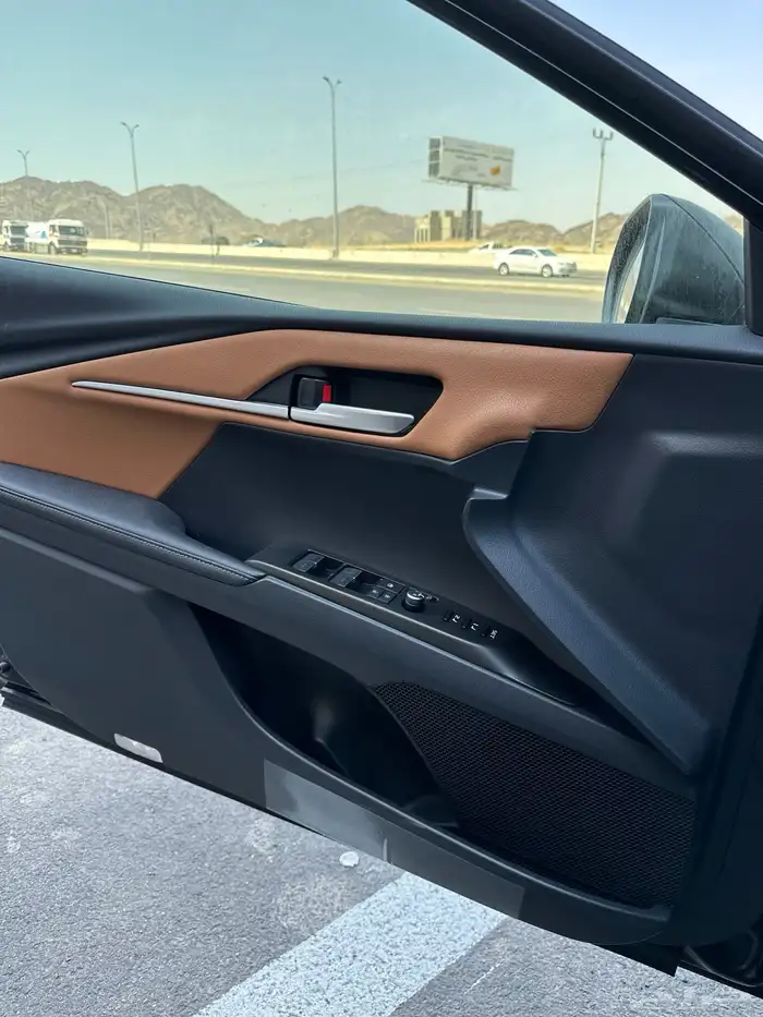 كامري 2025 لومير اصفار لون اسود مباعه 25