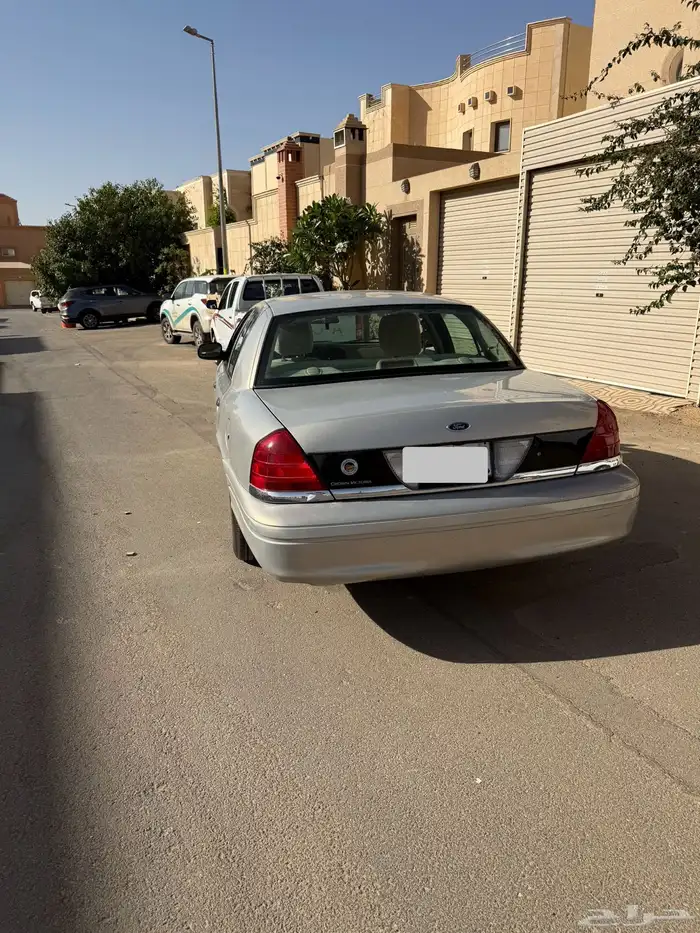 فورد كراون فيكتوريا سعودي 2011 4