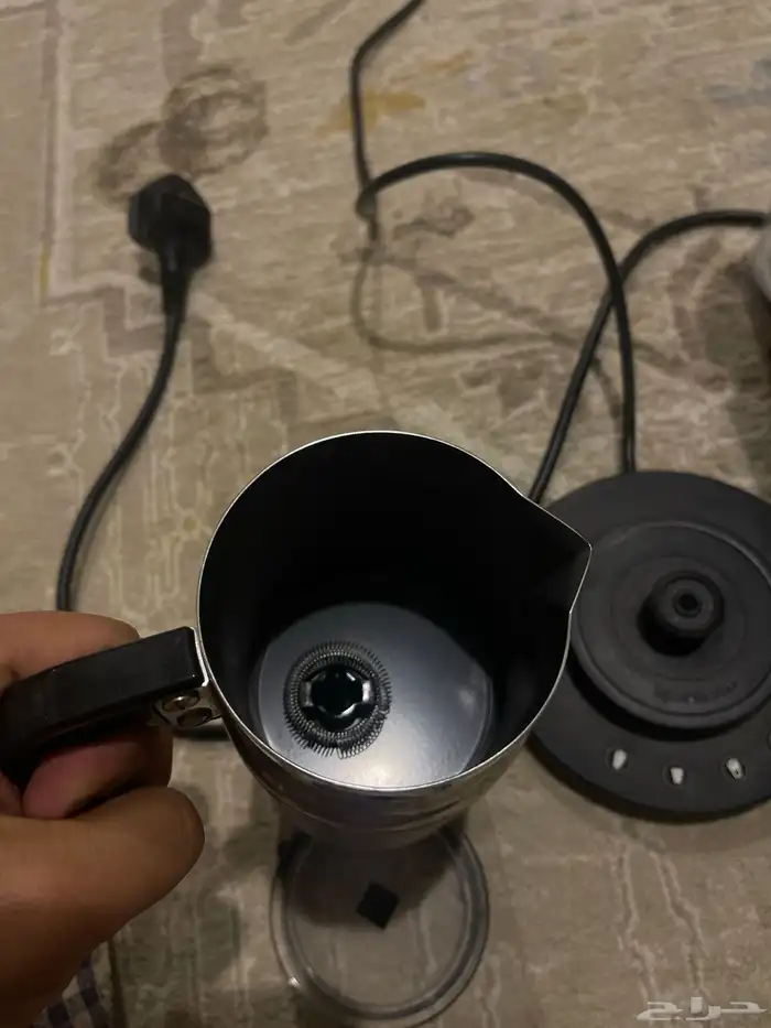 للبيع مكينة قهوة من نسبريسو معها خلاط حليب او رغوه الحليب 3