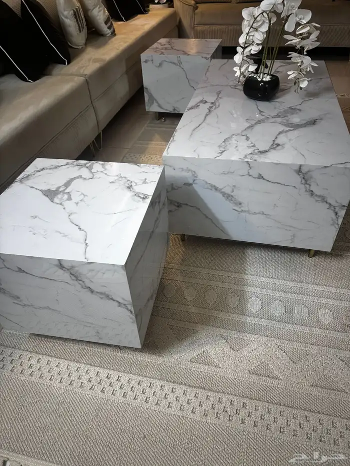 طاولات للبيع شبه جديد 0