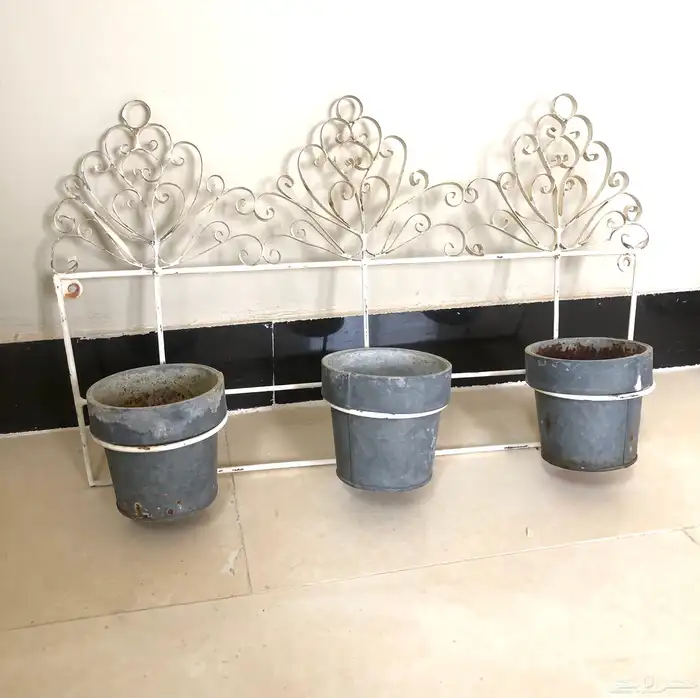 أصيص زرع فرنسي مع حامل  صناعة فرنسية 3