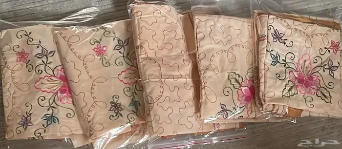 تلبيسة طراحة أو فرش مطرزة مع مخدات 7