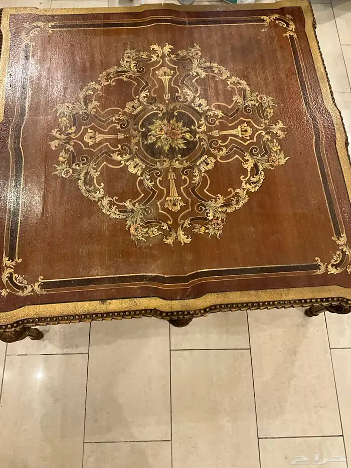 طاوله جميله مزخرفه 0