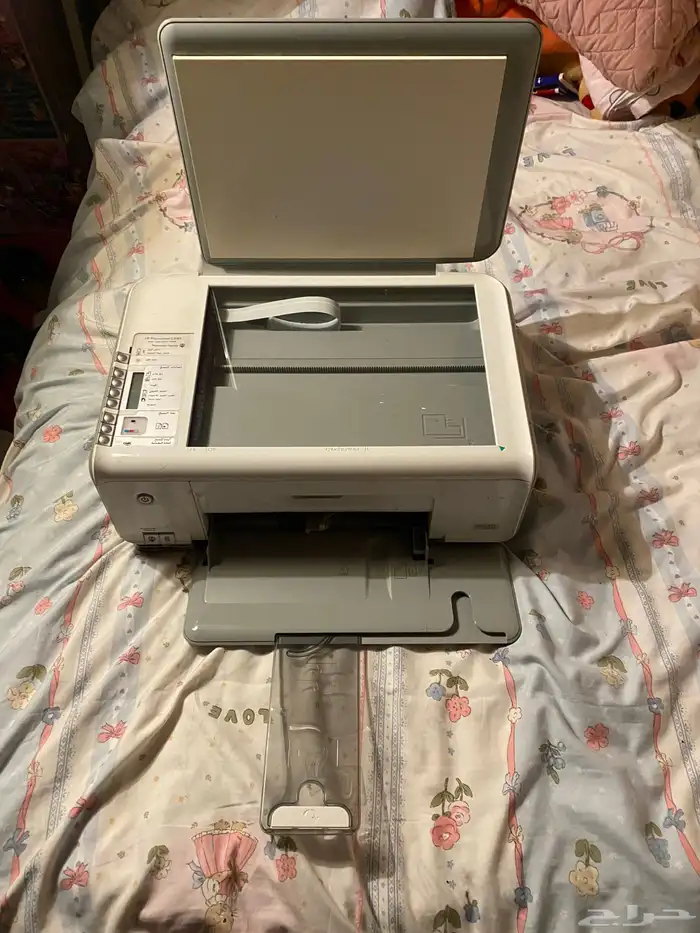 طابعه لون ابيض ورمادي ماركة hp 2