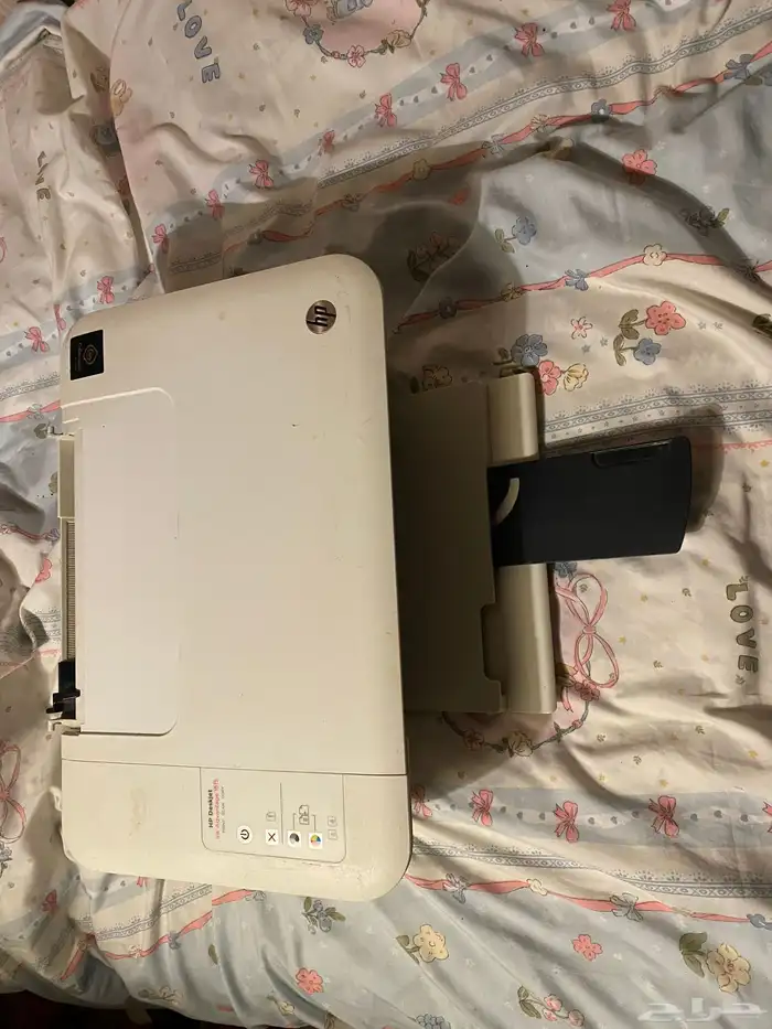 طابعه لون ابيض ورمادي ماركة hp 7