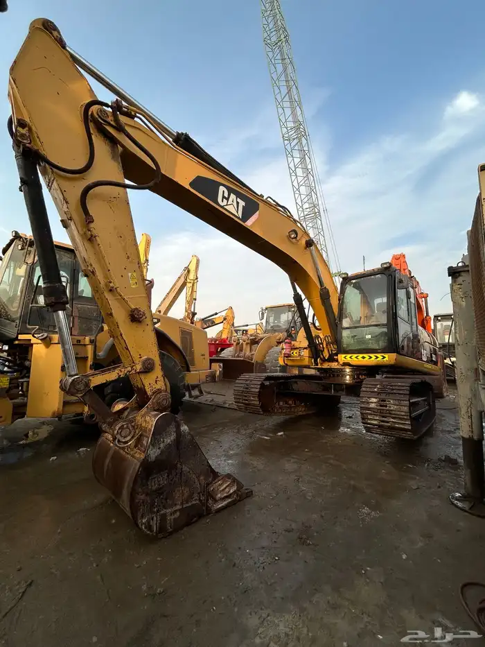 CAT 320 D حفارة 7