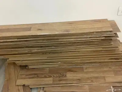 باركيه 62 لوح بطول متر مستخدم بحاله جيده 1