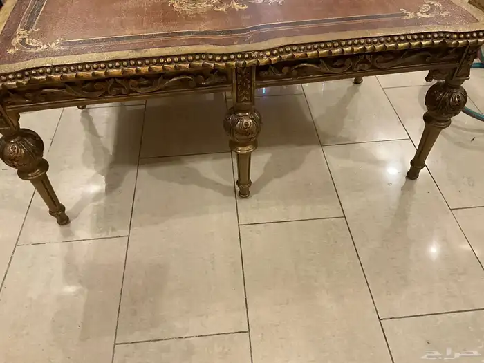 طاوله جميله مزخرفه 1