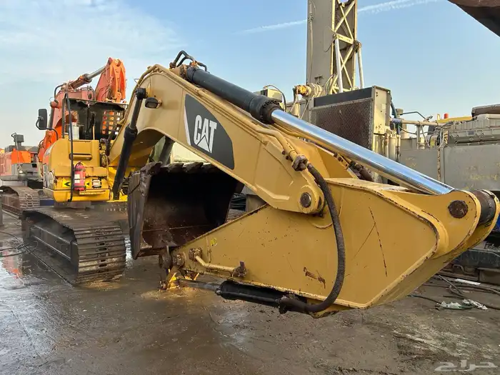 CAT 320 D حفارة 17
