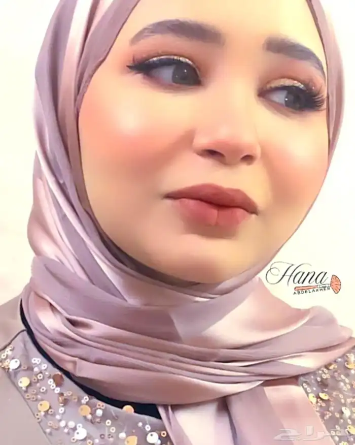 السلام عليكم ورحمة الله كل عام وأنتم بخير يا بنات أنا ميكب 8