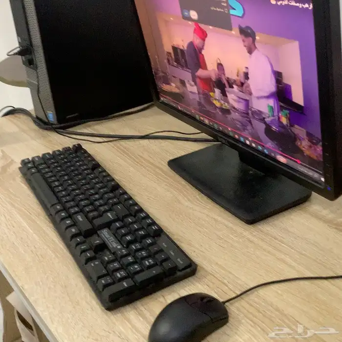 pc مع كيبورد وشاشه وماوس 4