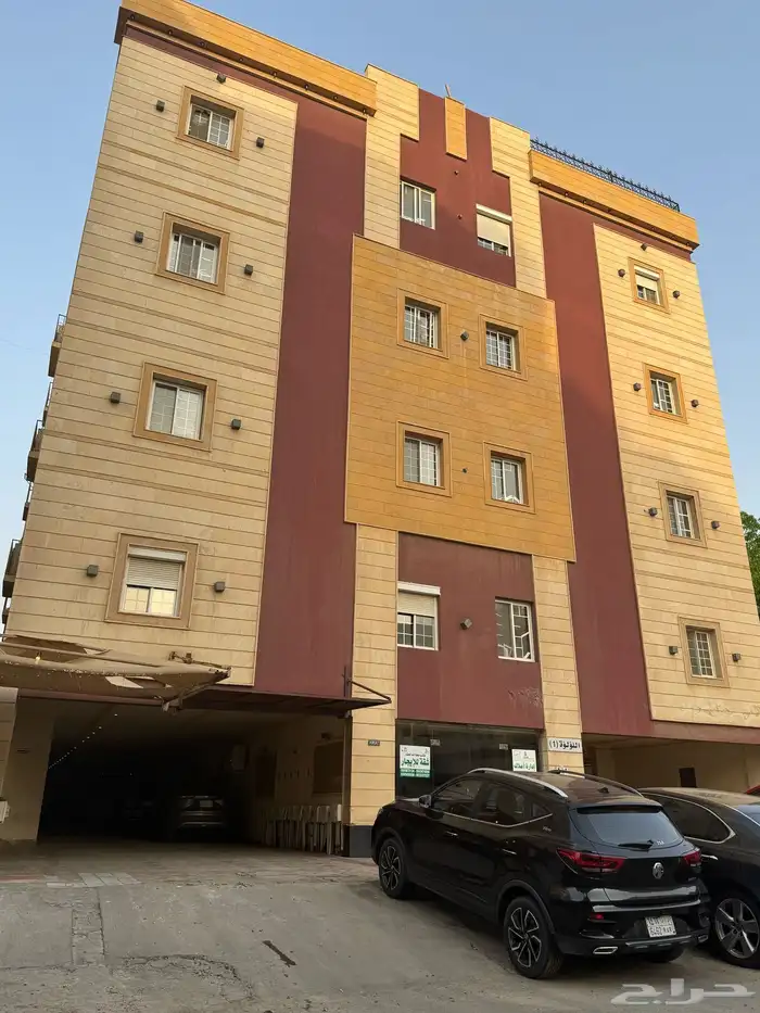 شقة في النهضة مساحة 168 0