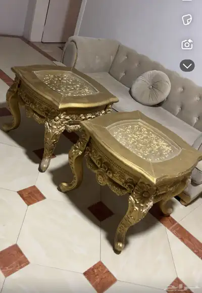 طاولات عدد ثنتين كبار ذهبيات على السوم 0