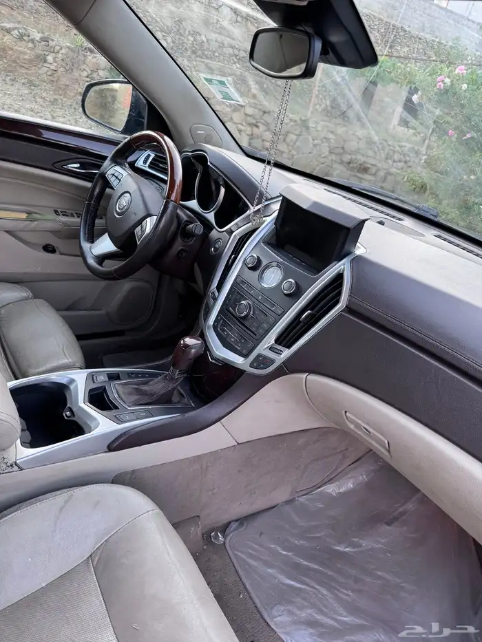 كاديلاك srx2010 8