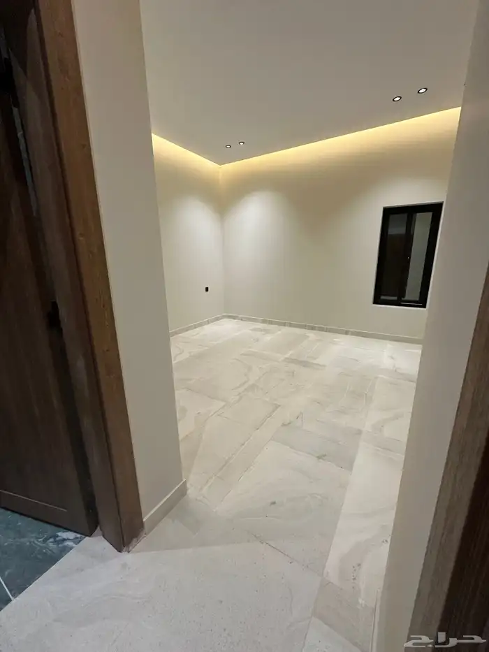 فله روف ارضي بمدخل سيارة 900 الف حي الاخضر 15