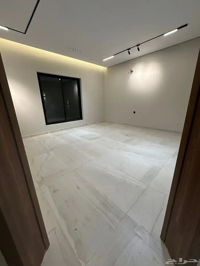 فله روف ارضي بمدخل سيارة 900 الف حي الاخضر 6