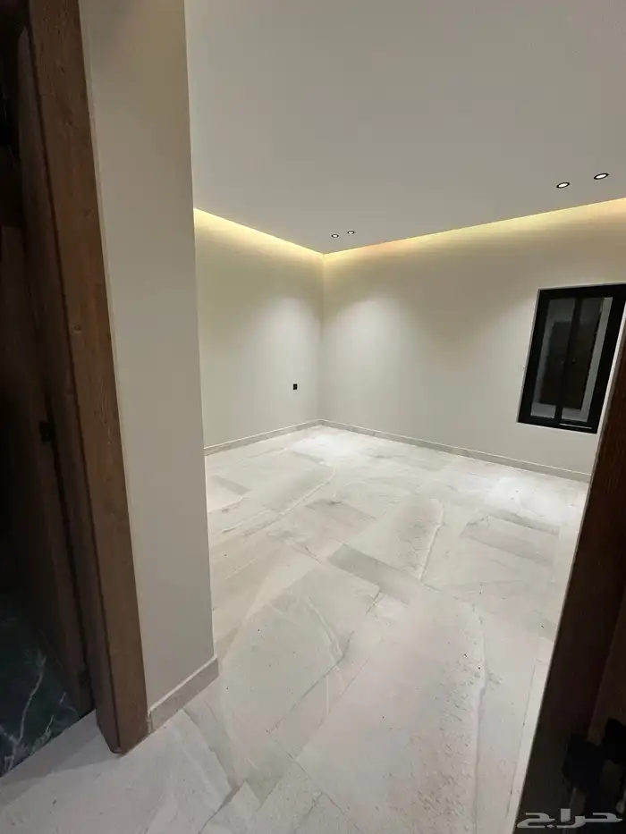 فله روف ارضي بمدخل سيارة 900 الف حي الاخضر 18