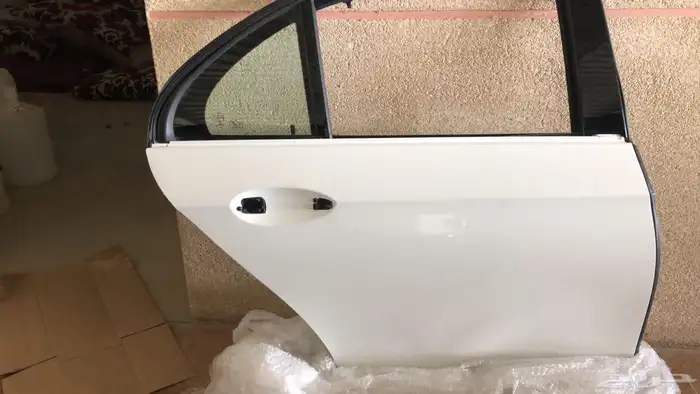 رفرف يمين جهة الراكب وابواب بدي وكاله ابيض 1