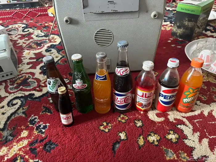 مجموعة جوالات اي شي قديم تحتاجة تواصل خاص تراثية للبيع قديم 1