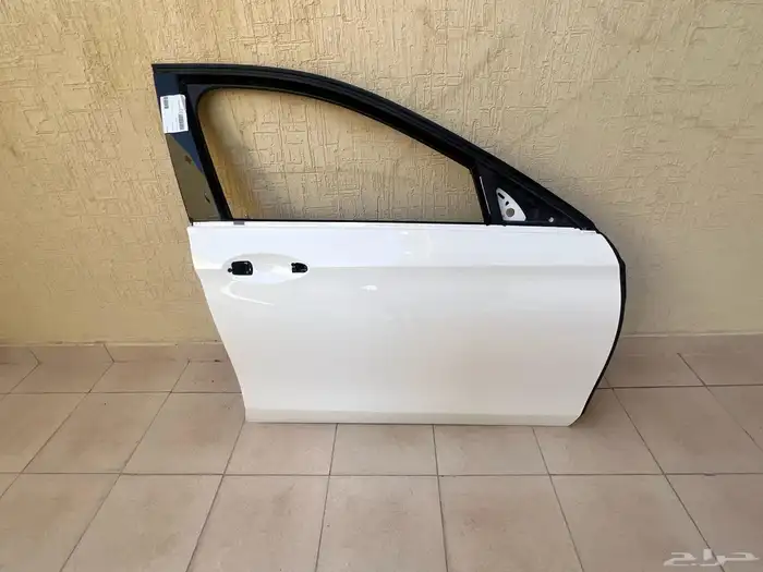 رفرف يمين جهة الراكب وابواب بدي وكاله ابيض 0