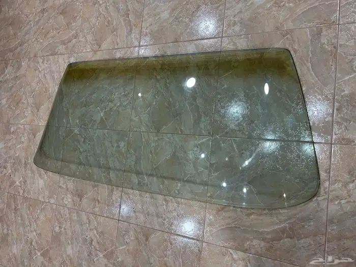 زجاجة امامية مرسيدس W116 79 2