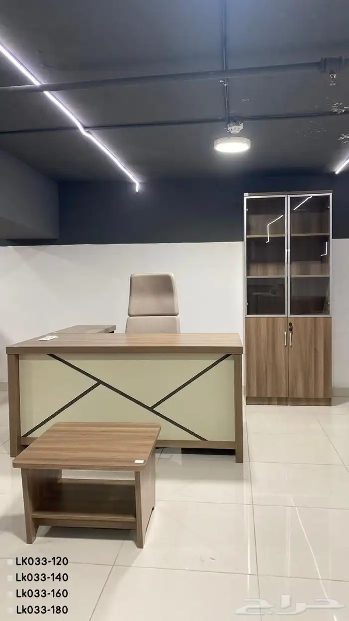 مكاتب إدارية مع سكرتارية أدراج و دولاب و مكتب طقم و كراسي 36