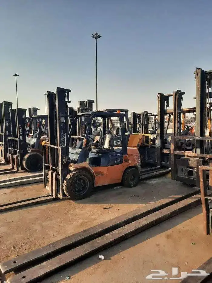 رافعه شوكيه للايجار فوركلفت forklift سكينه سكين رافعة شوكية 3