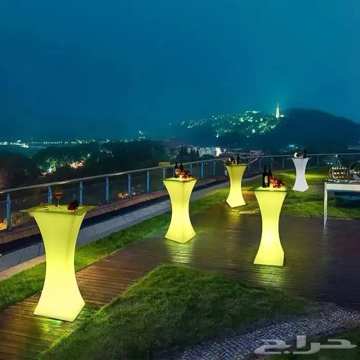 كراسي وطاولات وكورات مضيئة بتصميم عصري يناسب الفعاليات 6