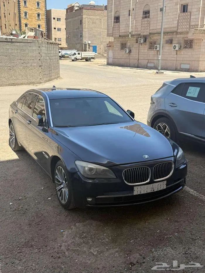 BMW 750Li 2009 اسود 8