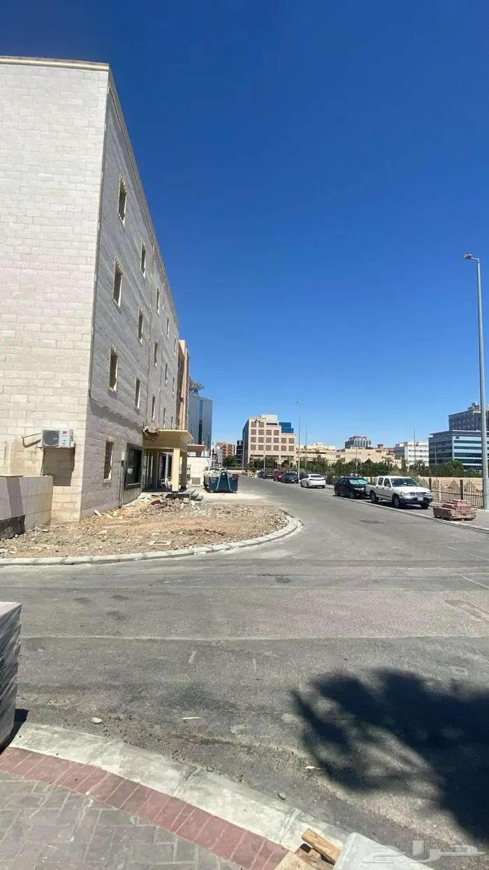 مكاتب للإيجار في موقع مميز حي الحمراء M106 2