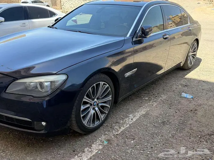 BMW 750Li 2009 اسود 3