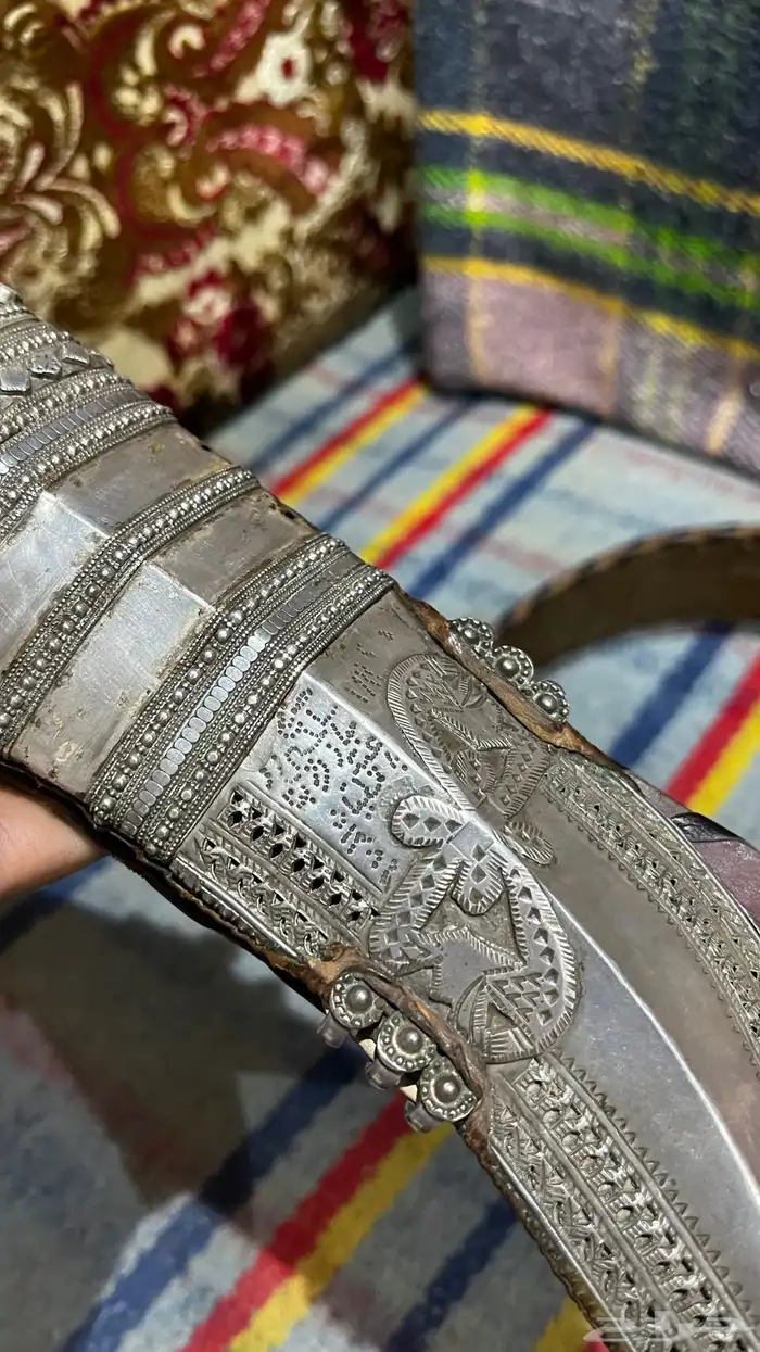 تم البيع جمبيه فضه عابديه قديمه قرن عليها تاريخ 3