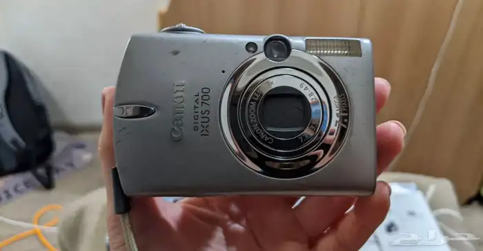 Canon IXUS 700 digital camera 2