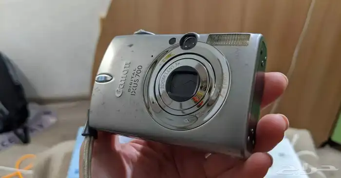 Canon IXUS 700 digital camera 1