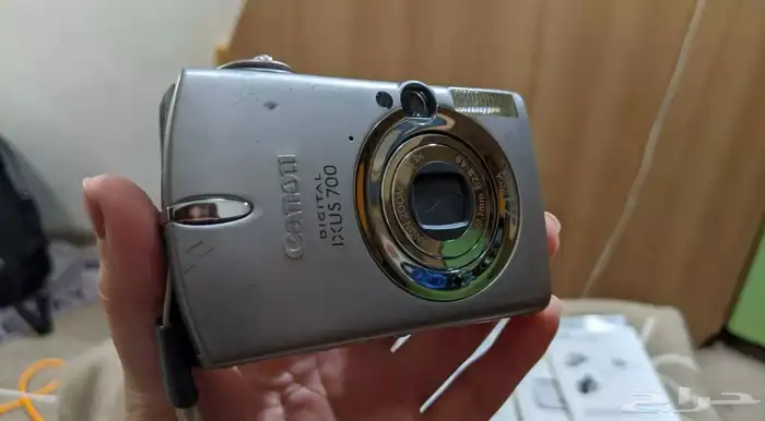 Canon IXUS 700 digital camera 3