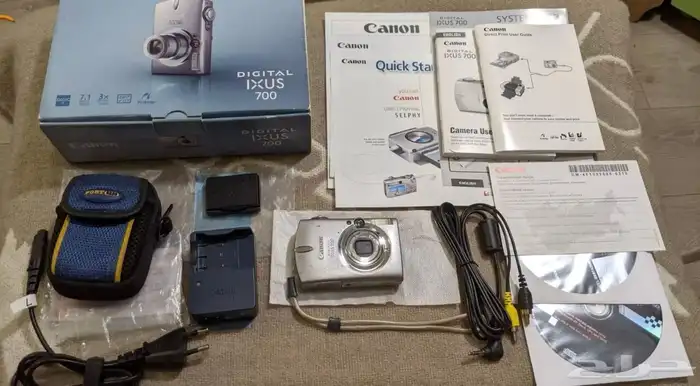 Canon IXUS 700 digital camera 0
