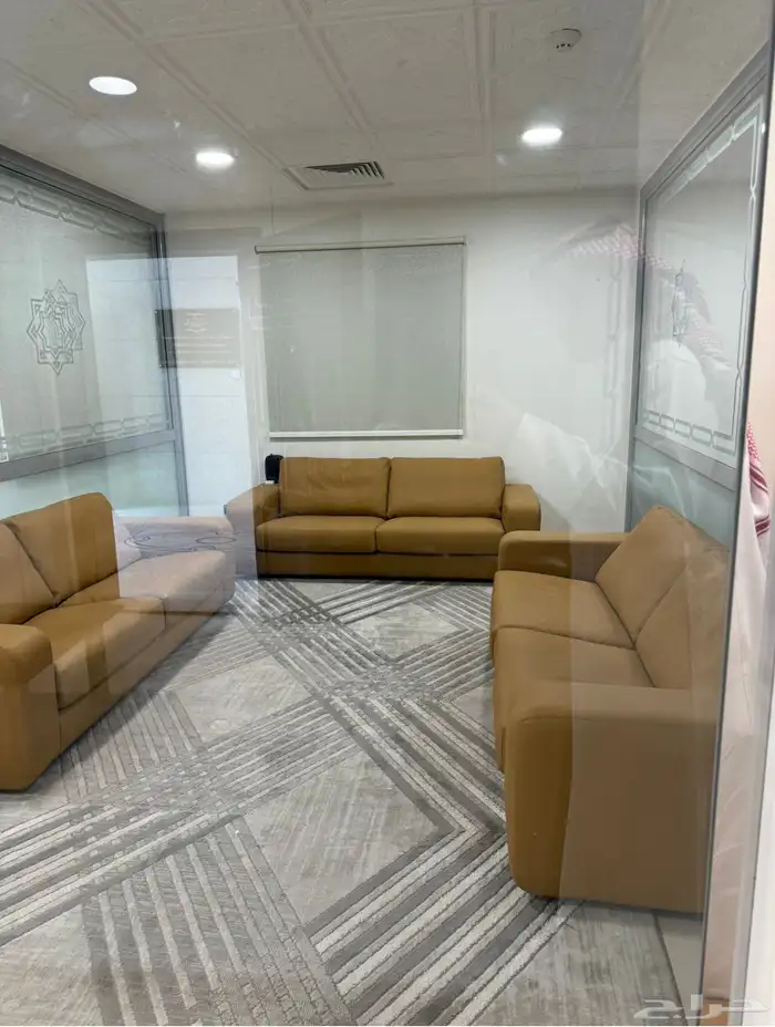 أثاث مكتبي شبه جديد - العمري والجريسي - للبيع 3