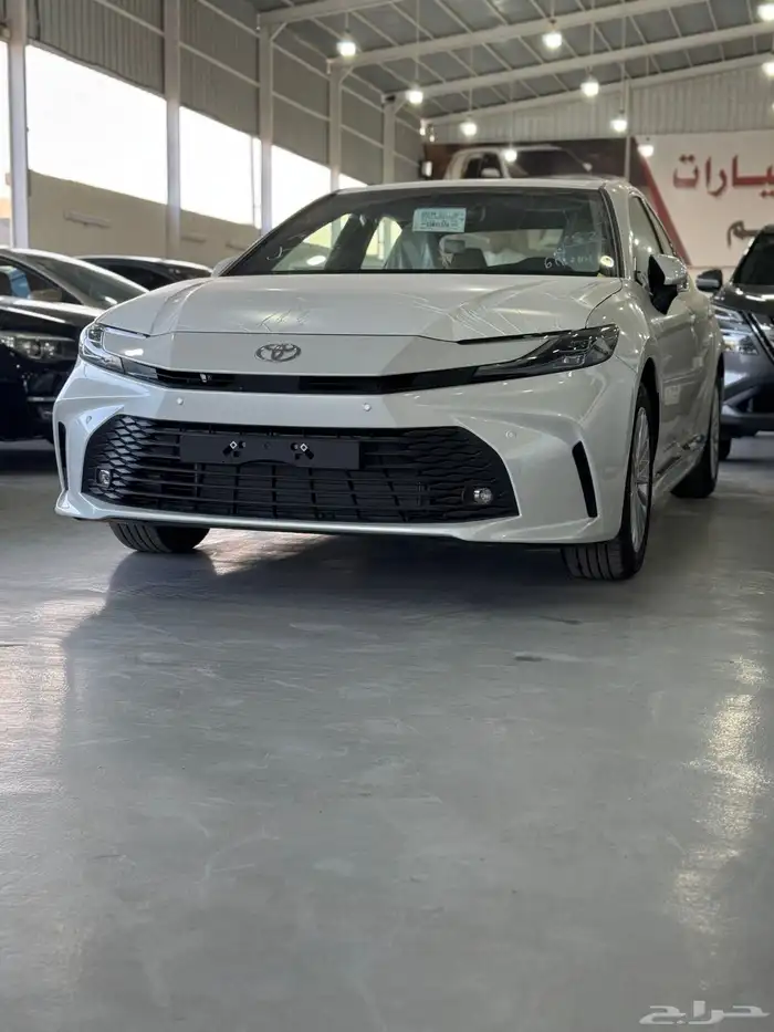 تويوتا كامري 2025 فل كامل سعودي صادر لوحات 3