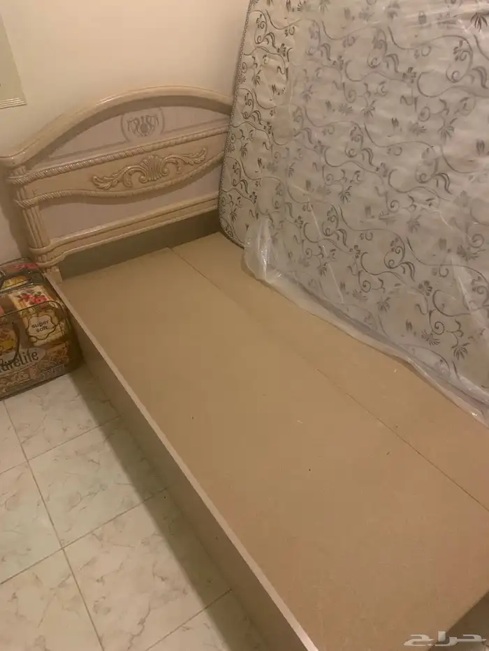 غرفه نوم كامله من غير المرتبه وسرير فردي وكنب لوجه الله 3