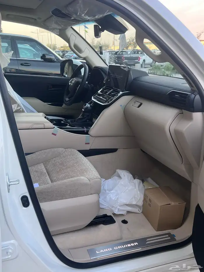 2025 لاندكروزر ديزل GXR L 3 12