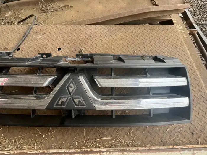 شبك امامي باجيرو 0