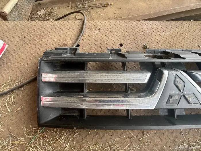 شبك امامي باجيرو 1