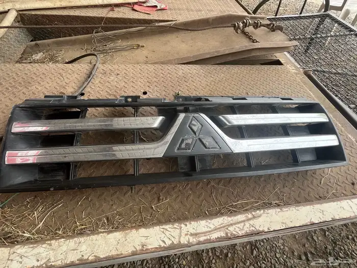 شبك امامي باجيرو 2