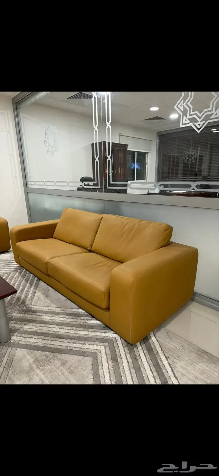 أثاث مكتبي شبه جديد - العمري والجريسي - للبيع 1