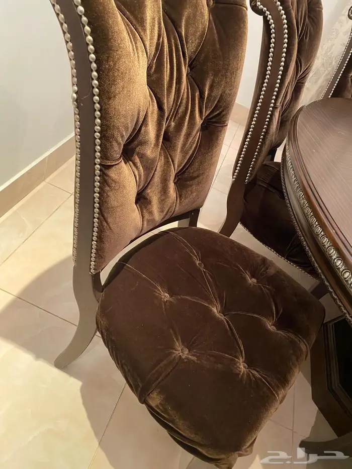 طاولة طعام ودولاب تابع له من مفروشات المطلق 4