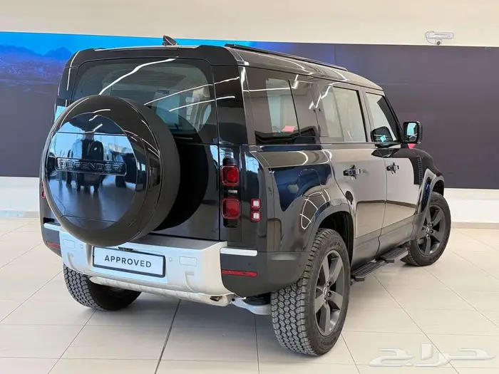 Land Rover Defender 110 S 2025 3