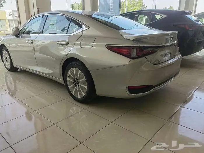 ليكزس300 AH هيبرد 2025 4
