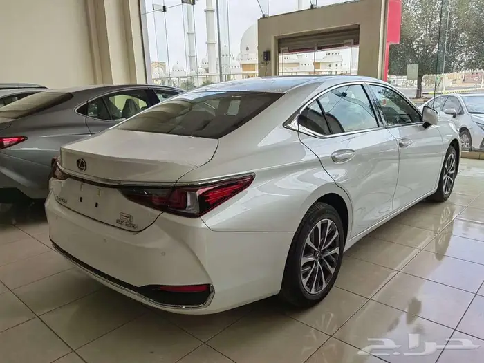 ليكزس ES 250 AA بنزين موديل 2025 5
