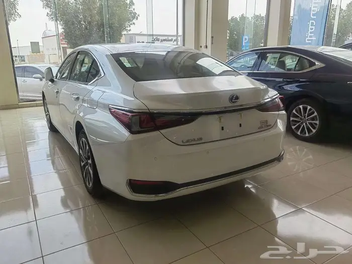 ليكزس ES 250 AA بنزين موديل 2025 4