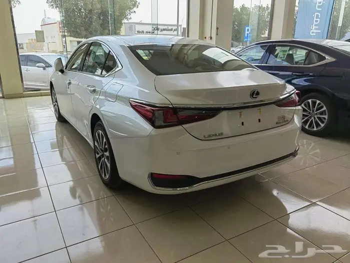 ليكزس ES 250 AA بنزين موديل 2025 3
